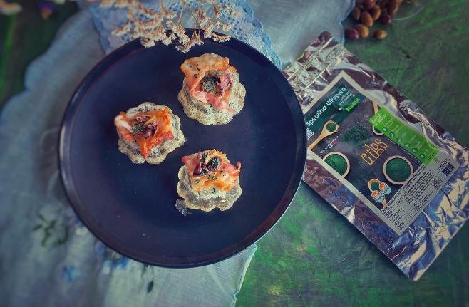 Crystal Bread con bacon, olive e Spirulina