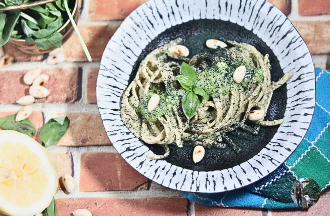Spaghetti con pesto al limone e Spirulina