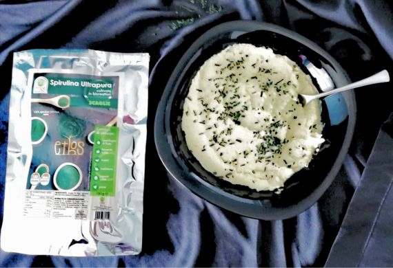 Crema di broccoli e porri con scaglie di Spirulina